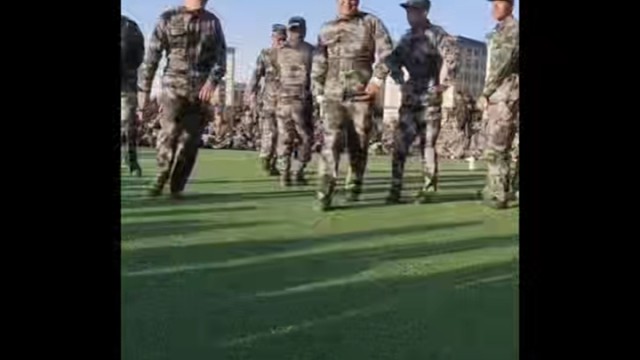 当然要拍照记录啦，又不是永远十九岁