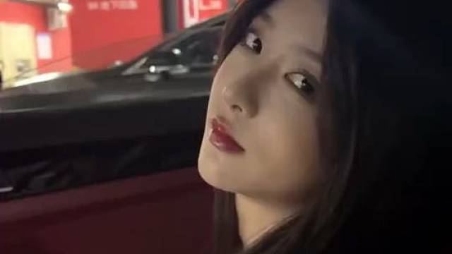 她吃醋的样子真的好可爱