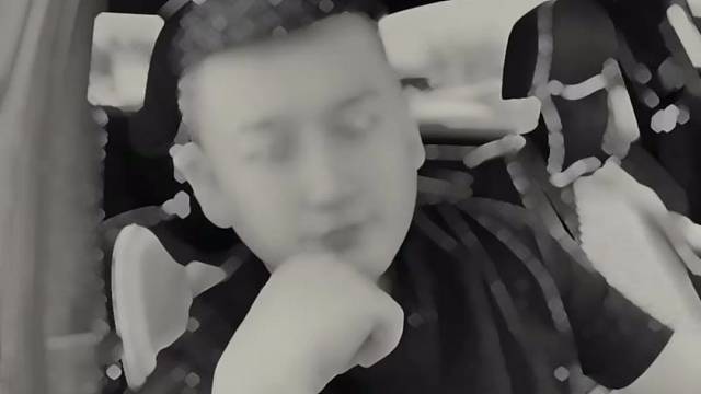 当我满身酒气，两眼通红望着你时，别多想，不是要和你表达爱意，可能是要削你。