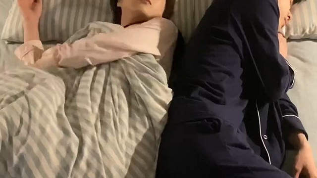 女朋友：我给你盖了一晚上被子！!