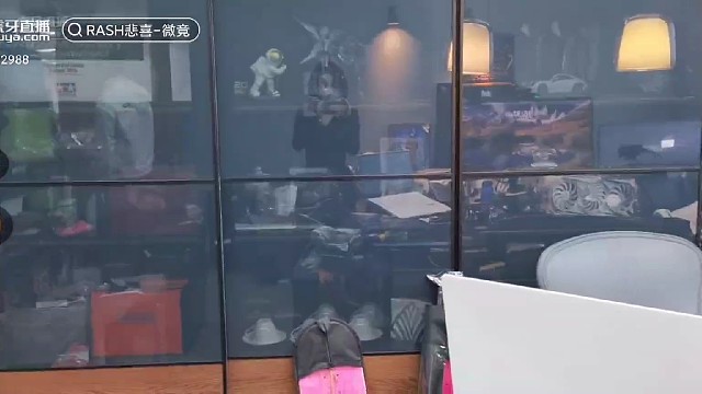 虎牙悲喜唯一体型照。