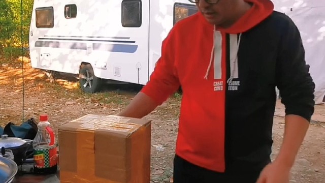 房车荒野求生，网红捕鱼利器开箱，岛主瞬间把淡定了