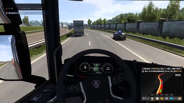 货车失控撞上……