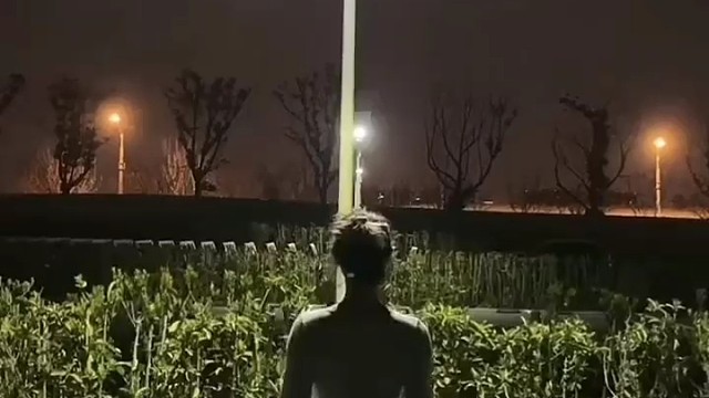 漂亮配上任何一张牌都是王炸，学历，家庭，智商，背景，才华，唯有单出是死局