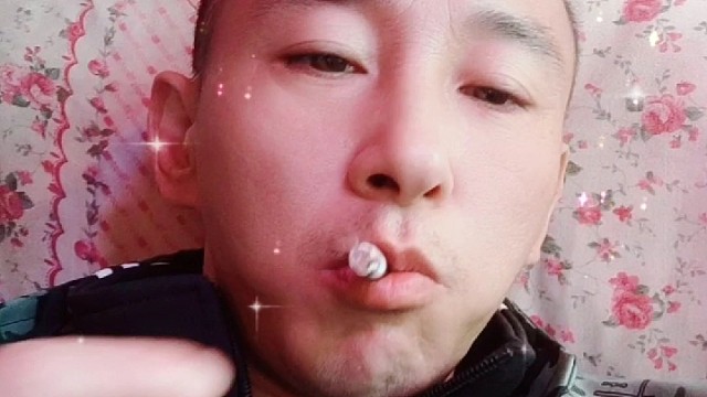 谢谢在背后说我的人，我想告诉你。
我既不是你爹，也不是你妈。
确还让你这样惦记，实在是费心了！