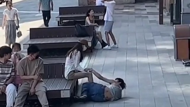 不小心摔倒