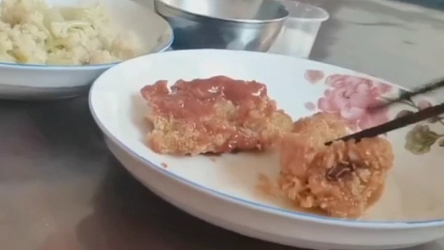 吃饭夹菜手抖