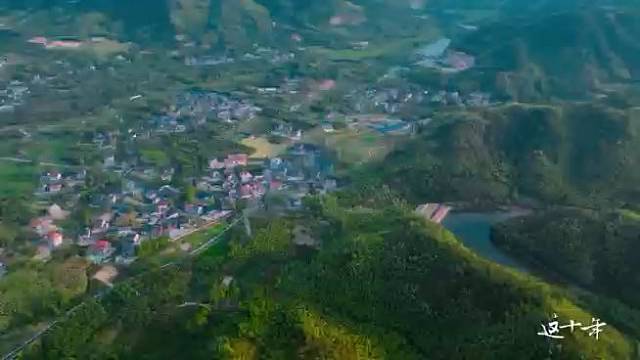 《这十年·幸福中国》中科院博士在乡村开起自然学校