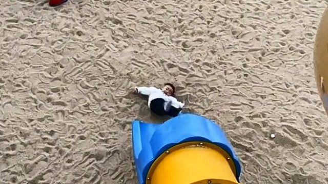 他不是坐好的么。行进间掉头