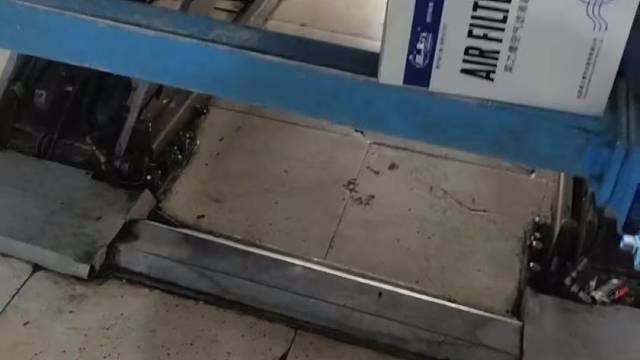 荣威350更换绅途高性能全合成机油和三滤进行中感谢哥们信任与支持