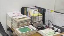 體育老師不應(yīng)該是床位嗎？