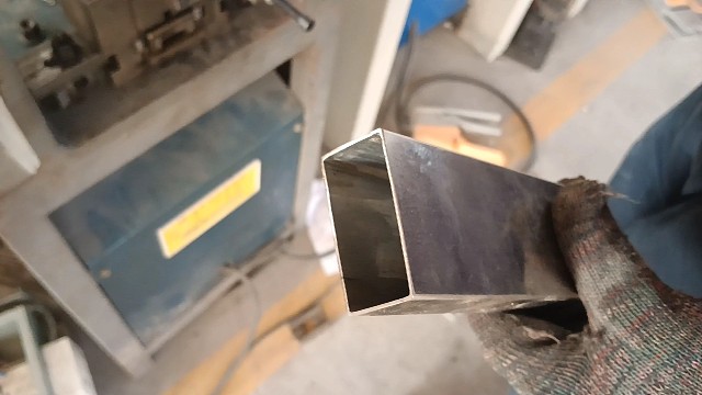 护栏方管冲孔机