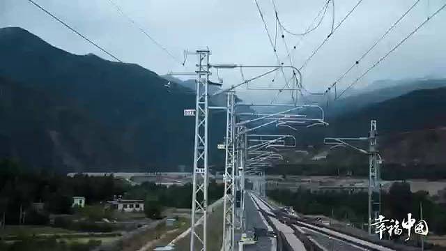 《这十年·幸福中国》拉林铁路开启幸福之路