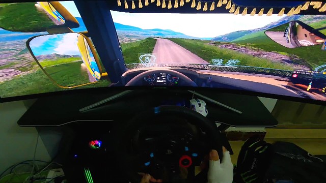 雪山老路记
不见昔日兄弟在身旁，想起那雪山路上飙车。
一人孤独回首去追忆，人去路空不见当年影