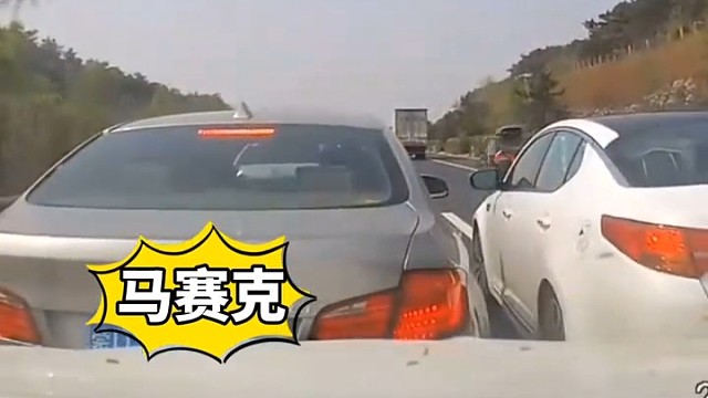 白车司机绝对是“老司机”！