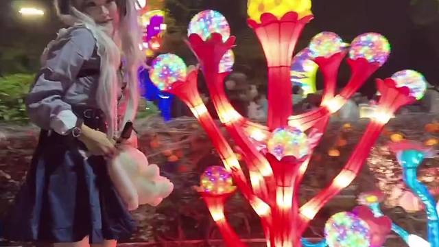 今天是万圣节，祝大家玩的开心