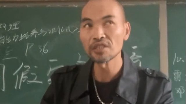 这班主任校长走过都得挨两巴掌