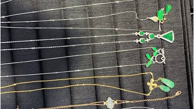 关注我、粉丝到一万直播送福利了！