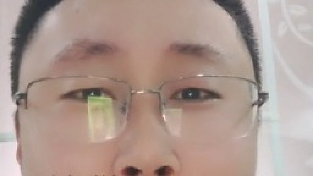 妈妈给一年级孩子订165加大加肥版校服 ，爸爸穿着出镜！