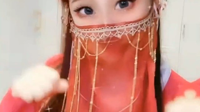 小骨头爱玩游戏爱跳舞