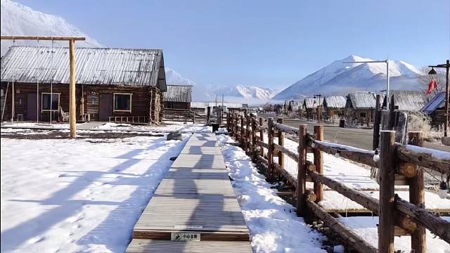 我问青山何时老，青山问我几时闲