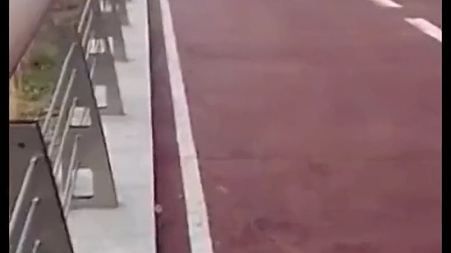 走着走着就撞上