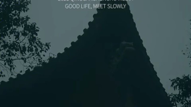 “莫嫌前路颠簸，人生本就曲折，谁不是拿最好的青春，来换取最深刻的教训”