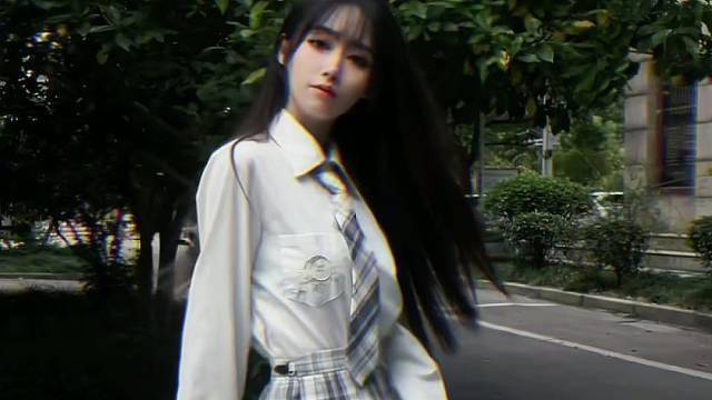 还没一起牵着手
走过荒芜的沙丘