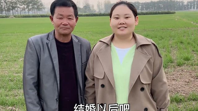 66岁老爸为闺女一辈子未娶 竟主动要拍全家福 闺女提出为他找老伴