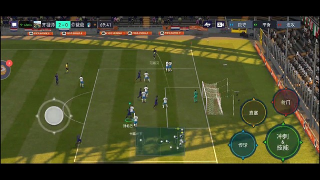 单脚拉球助攻 日本后腰