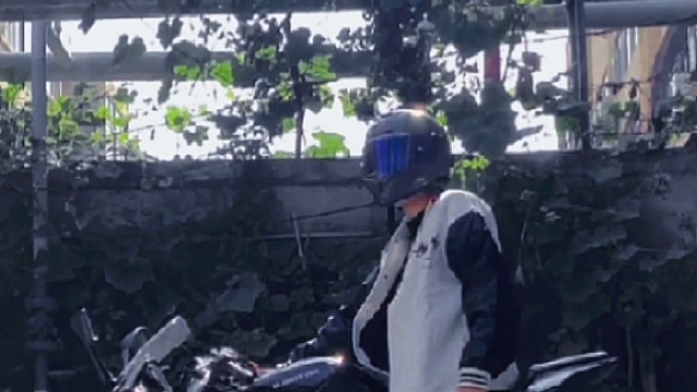 机车真的很浪漫，只能带一个人回家