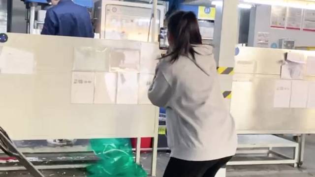 硅胶制品工厂这样拍？没毛病吧？？？