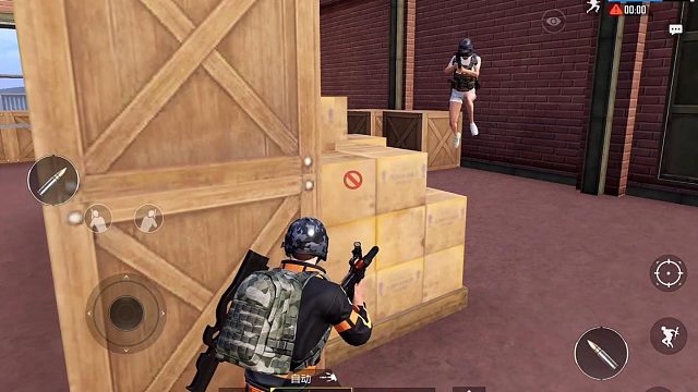 和平精英：抓住机会直接冲，敌人不死主播就死