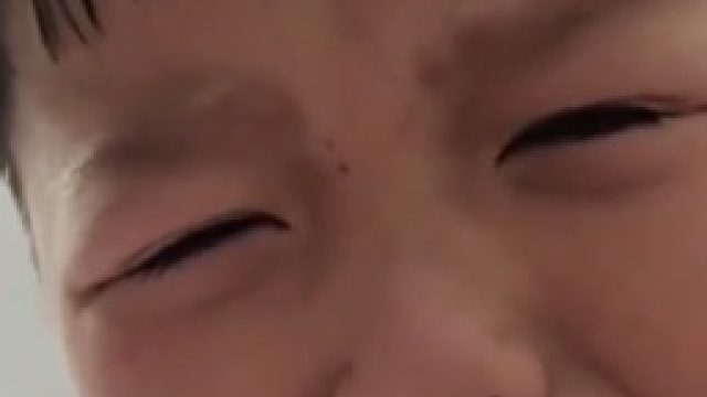 “你生的我，为什么我不能跟你姓？！” 男孩姓朱被起外号，灵魂拷问妈妈