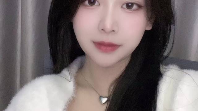 不一定非得长成玫瑰你可以的话做蔷薇做茉莉花做无名小花千千万万