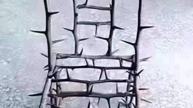 业绩不好～老板叫我去他办公室坐坐；刚到门口、看到这椅子……我突然想起来我还有个客户需要联系一下[捂脸