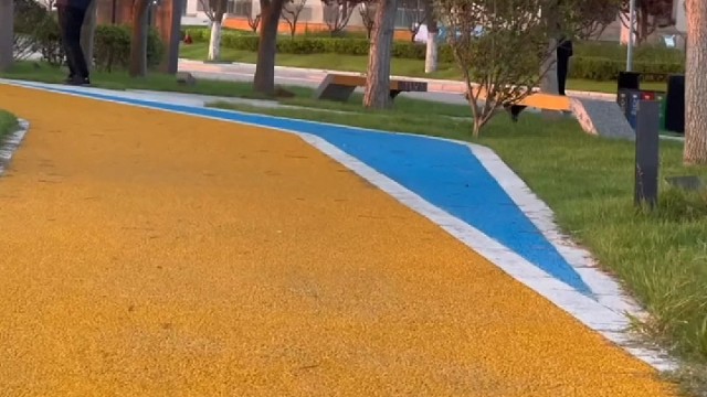 心里有了良人，眼里全是路人