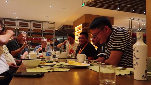 海南参加活动，跟喷香哥等大V畅饮，这喝法实在顶不住啦！