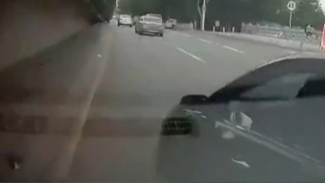 既然你把我逼上了绝路，那就对不起了