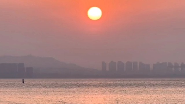 远离让你不开心的人和事