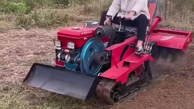 乘坐式履带微耕机