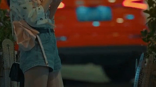 刚开始只是对你一种好感，后来慢慢的变成一种喜欢，再后来变成了很爱，最后爱你变成了一种习惯。