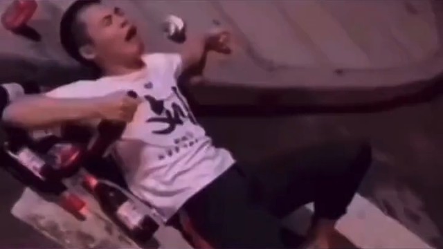 #扎心语录#扎心语录今日话题：你身边有没有这样的人呢？评论区交给大家：。感谢