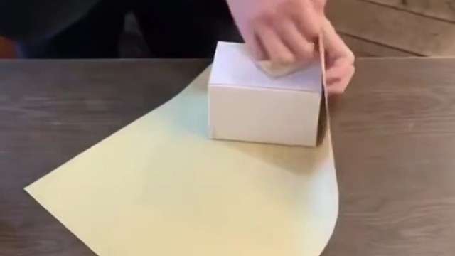 包礼物的正确方法，一个男生怎么能包得这么溜～