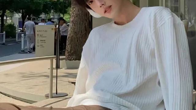 别再偷睡啦起来打游戏啦