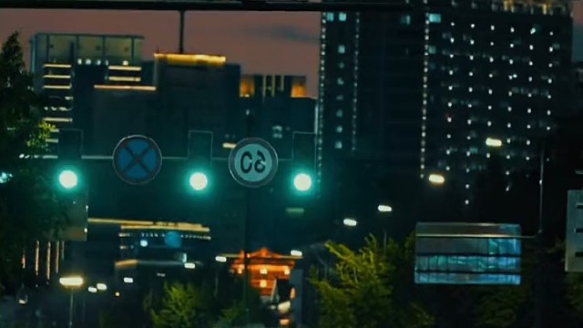 我们忙着吵架，忙着猜测，忙着互相指责，忙着互相伤害，却忘了初心，忘了誓言，忘了这一路是多么艰辛