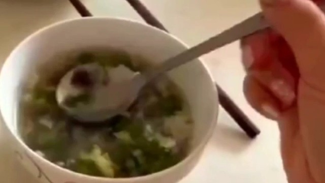 吃饭手抖怎么办？