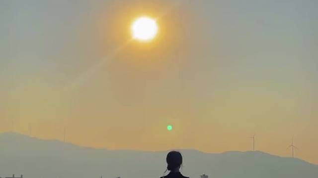 出不去屋，屋顶也可以舞起来