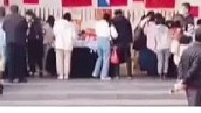 商铺叫卖“倒闭拆店” 3天了店还在 市监管局忍不住了：我帮你拆