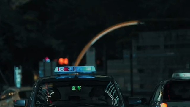 其实折磨你的从来不是任何人的情绪，而是你心存幻想的期待，世间万物都在治愈你，唯独你不肯放过自己。